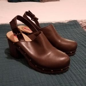 UNIONBAY Indie Platform Clogs